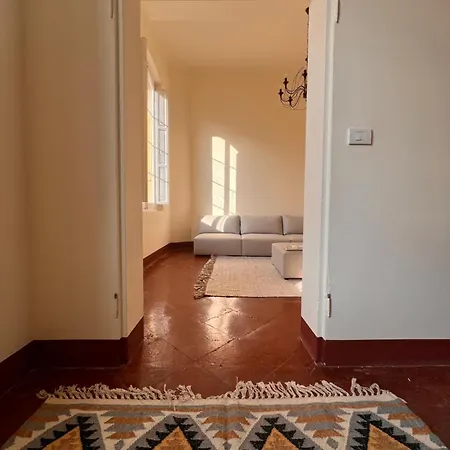Sunlit Elegance & Comfort Apartment